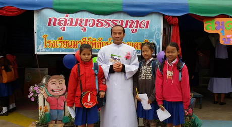 จัดบูธเพื่อเผยแพร่และส่งเสริมกิจการยุวธรรมทูต